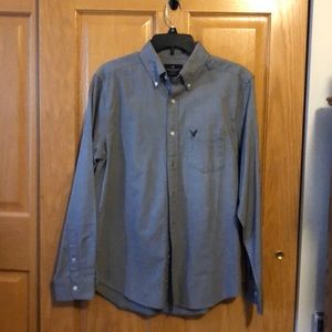 Medium AE Men’s Gray Oxford casual button down